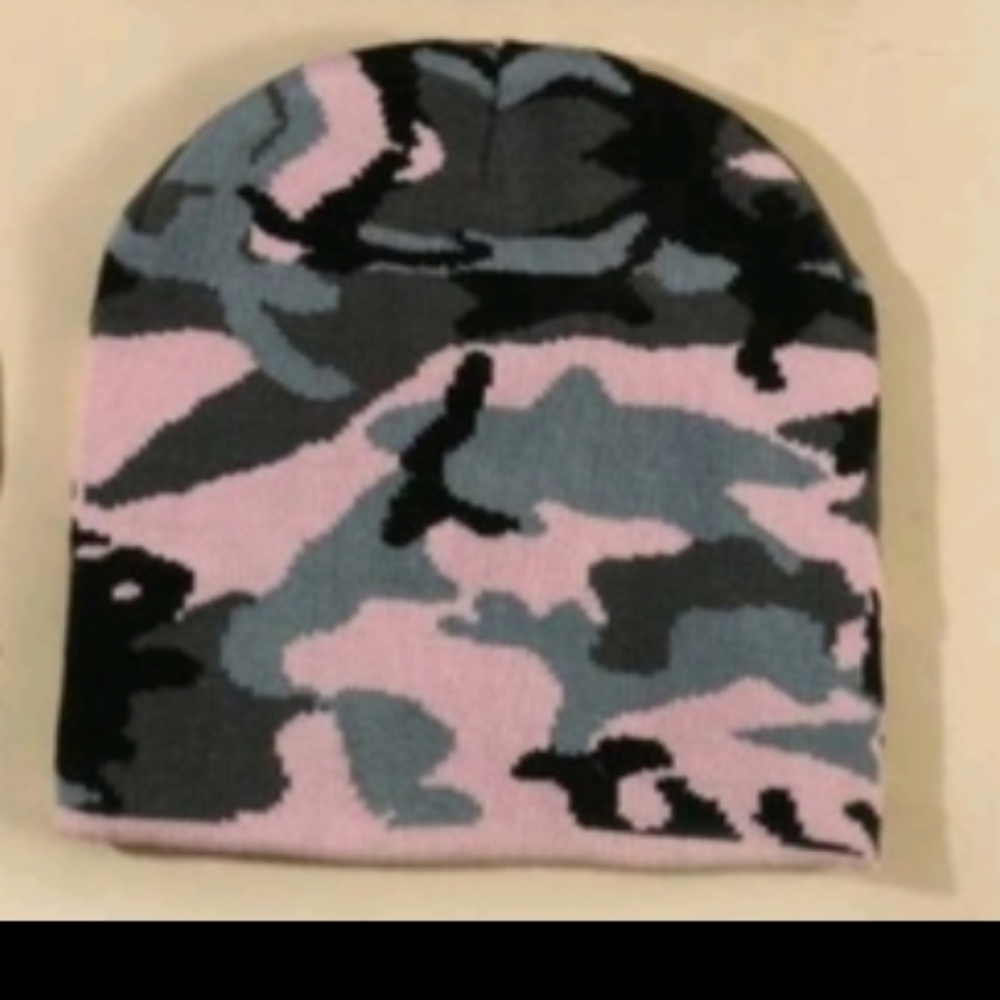 * Women Pink Camouflage Print Beanie Hat NWOT